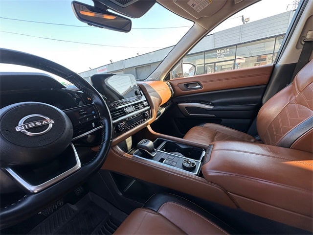 2023 Nissan Pathfinder Platinum