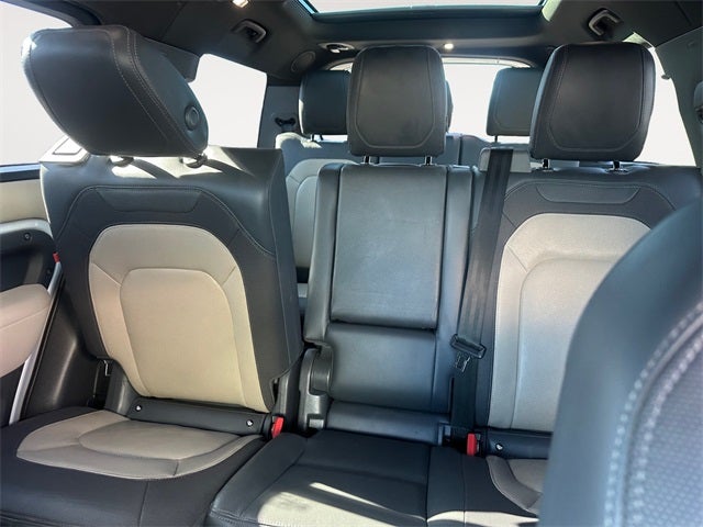 2023 Land Rover Defender 130 X-Dynamic SE