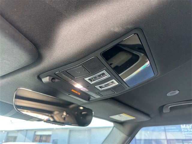 2023 Land Rover Defender 130 X-Dynamic SE