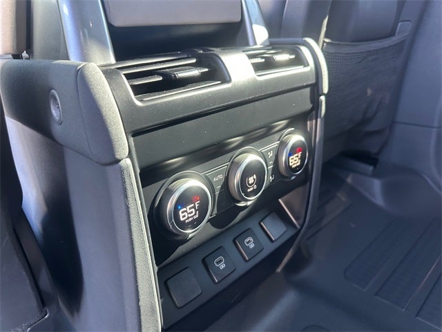 2023 Land Rover Defender 130 X-Dynamic SE