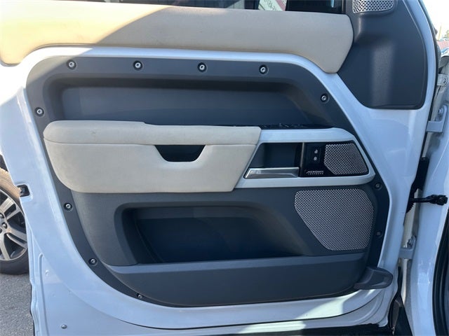 2023 Land Rover Defender 130 X-Dynamic SE