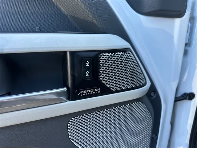 2023 Land Rover Defender 130 X-Dynamic SE