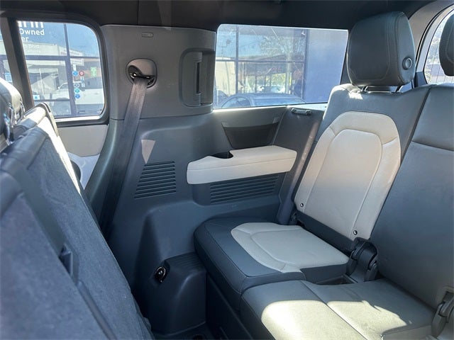 2023 Land Rover Defender 130 X-Dynamic SE