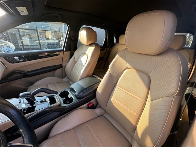 2022 Porsche Cayenne Base