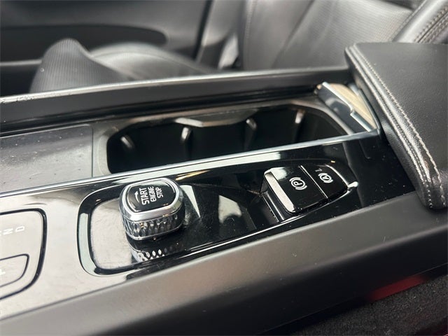 2022 Volvo XC60 B5 Inscription