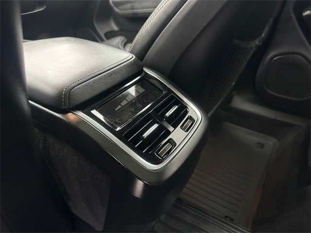 2022 Volvo XC60 B5 Inscription