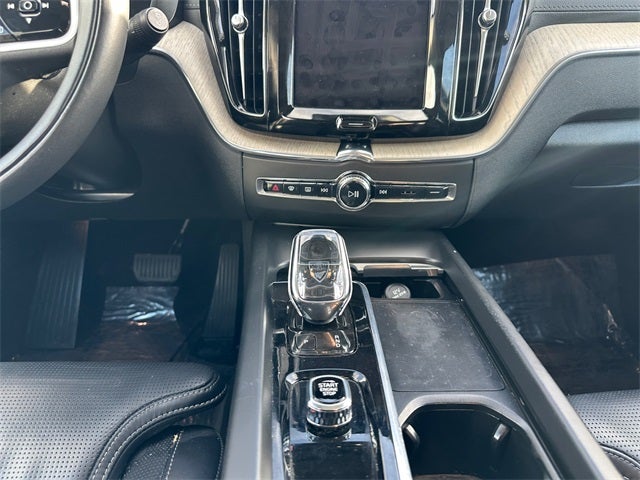 2022 Volvo XC60 B5 Inscription