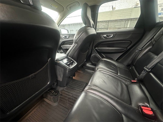 2022 Volvo XC60 B5 Inscription