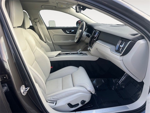 2025 Volvo V60 Cross Country B5 Ultra