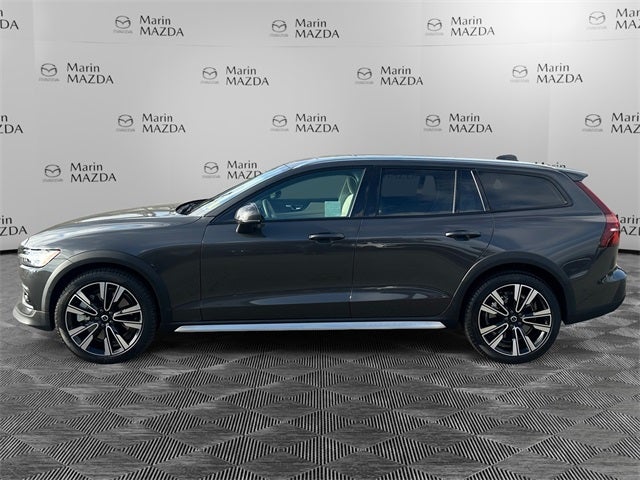 2025 Volvo V60 Cross Country B5 Ultra