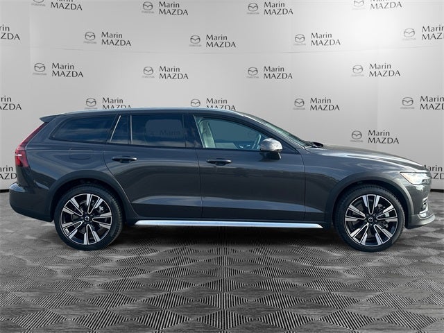 2025 Volvo V60 Cross Country B5 Ultra