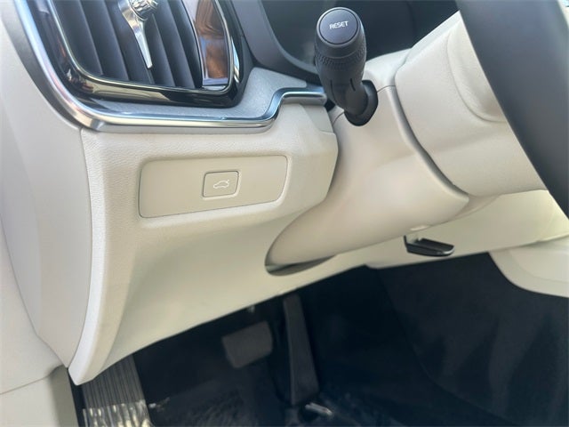 2025 Volvo V60 Cross Country B5 Ultra