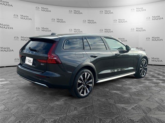 2025 Volvo V60 Cross Country B5 Ultra