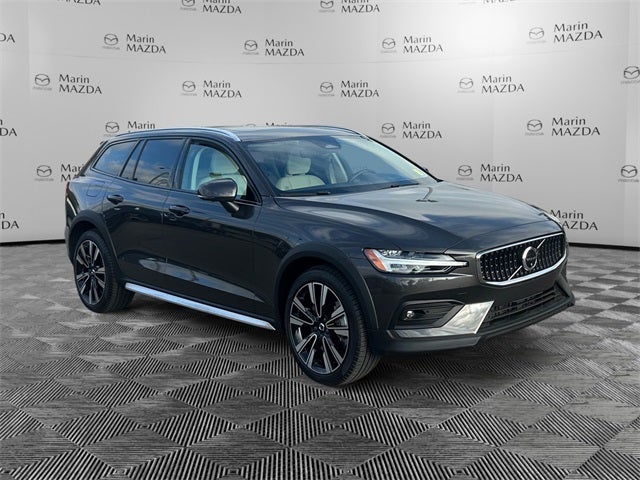 2025 Volvo V60 Cross Country B5 Ultra