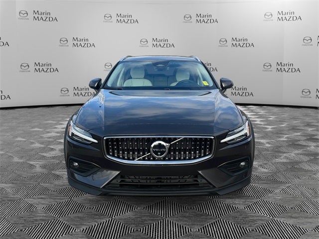 2025 Volvo V60 Cross Country B5 Ultra