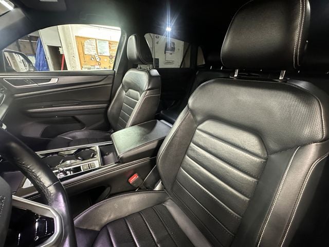 2024 Volkswagen Atlas Cross Sport 2.0T SEL R-Line