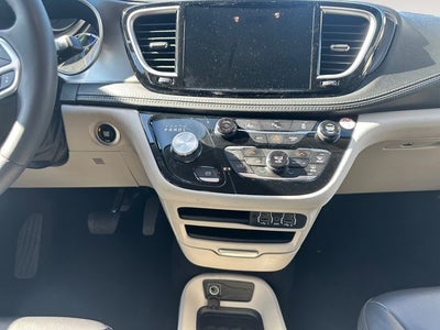 2024 Chrysler Pacifica Hybrid Select