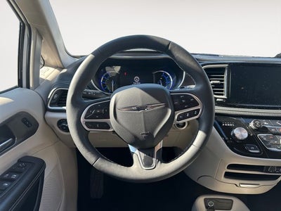 2024 Chrysler Pacifica Hybrid Select