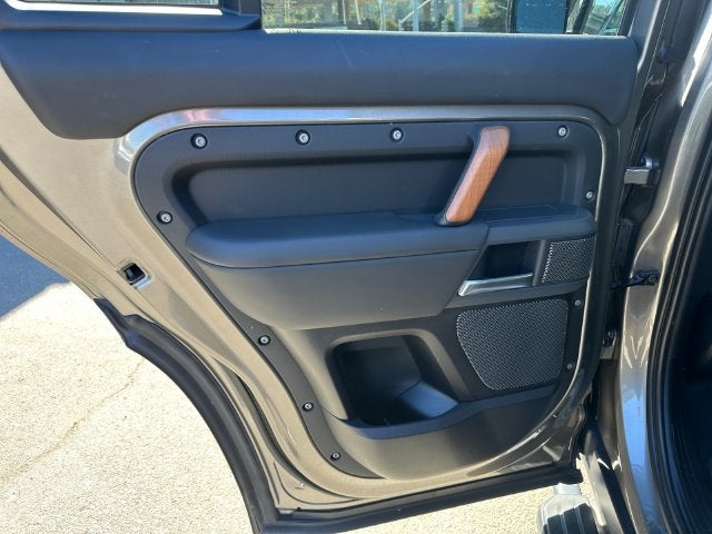 2023 Land Rover Defender 110 X-Dynamic SE
