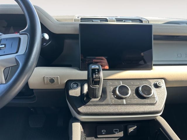 2023 Land Rover Defender 130 X-Dynamic SE