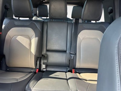 2023 Land Rover Defender 130 X-Dynamic SE