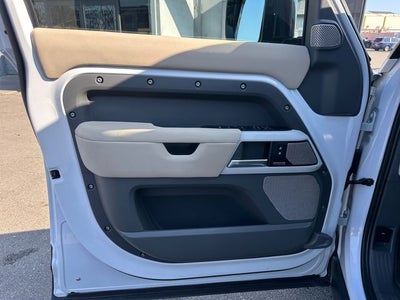 2023 Land Rover Defender 130 X-Dynamic SE