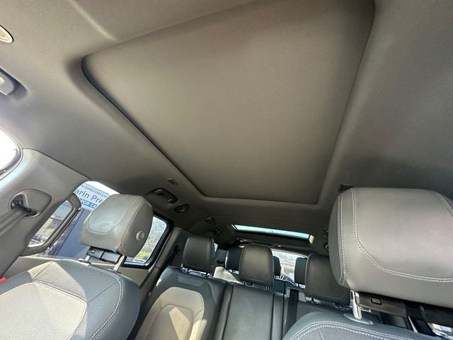 2023 Land Rover Defender 130 X-Dynamic SE