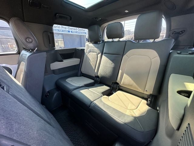 2023 Land Rover Defender 130 X-Dynamic SE