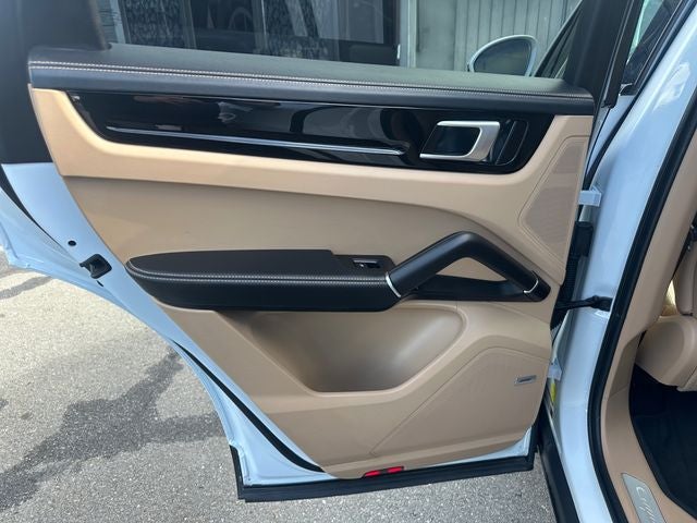 2022 Porsche Cayenne Base