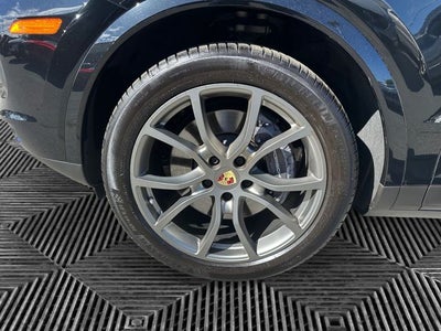 2023 Porsche Cayenne Coupe Platinum Edition