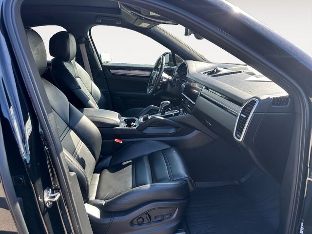 2023 Porsche Cayenne Coupe Platinum Edition
