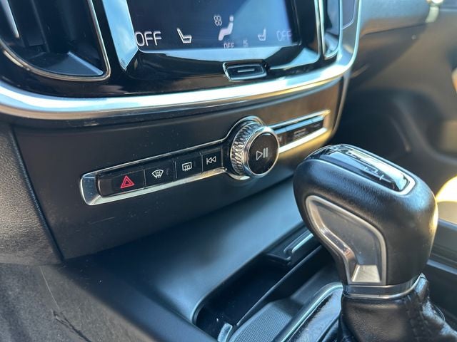 2020 Volvo V60 Cross Country T5