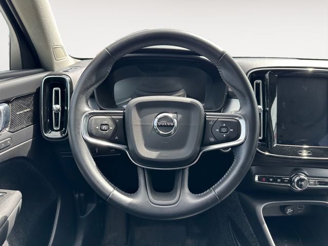 2020 Volvo XC40 Momentum