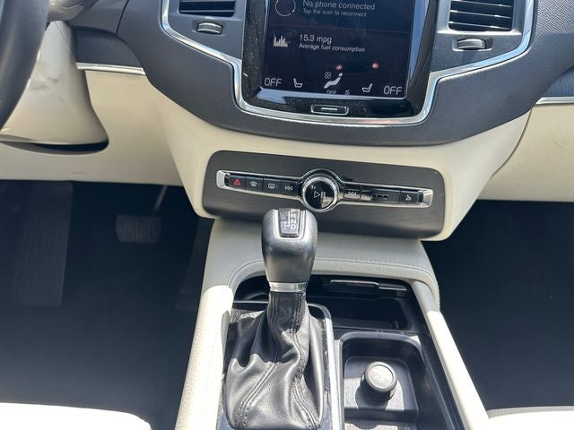 2020 Volvo XC90 T6 Momentum