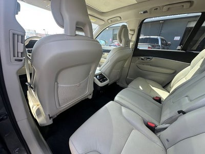 2020 Volvo XC90 T6 Momentum