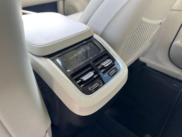 2020 Volvo XC90 T6 Momentum