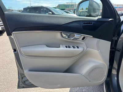 2020 Volvo XC90 T6 Momentum