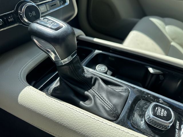 2020 Volvo XC90 T6 Momentum