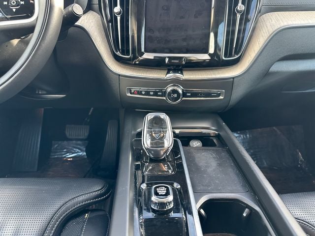 2022 Volvo XC60 B5 Inscription