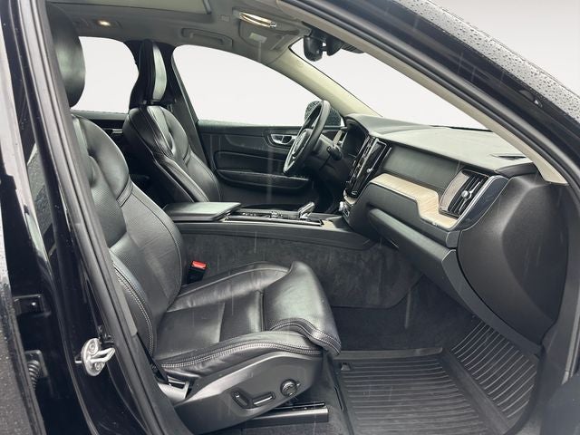 2022 Volvo XC60 B5 Inscription