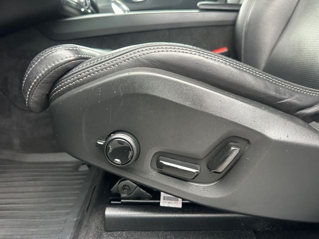 2022 Volvo XC60 B5 Inscription