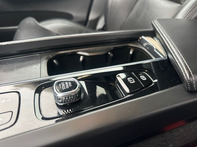 2022 Volvo XC60 B5 Inscription