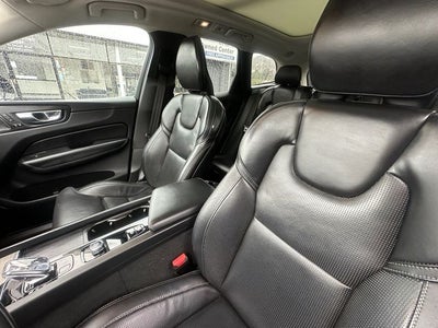 2022 Volvo XC60 B5 Inscription