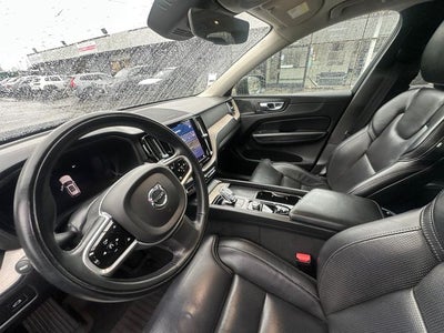 2022 Volvo XC60 B5 Inscription