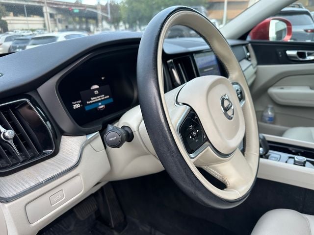 2023 Volvo XC60 B5 Plus Bright Theme